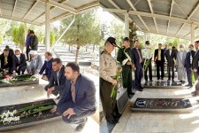 مزار شهدای شهرستان هرسین گلباران شد