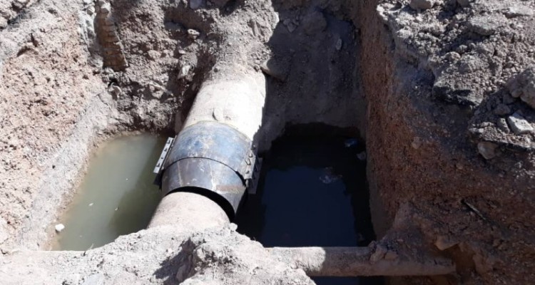 شکستگی لوله اصلی انتقال آب کشاورزی به مزارع جنوب شهر هرسین