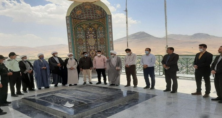 غبارروبی و عطر افشانی مزار شهدای گمنام هرسین