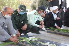 مراسم غبارروبی مزار شهدا در هرسین+تصویر