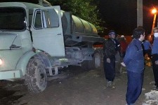 استقرار  دستگاه لجن کش توسط سپاه حضرت نبی اکرم(ص) استان در روستای سیل زده کهریز/ حضور 50نفر بسیجی در پاکسازی منازل آسیب دیده