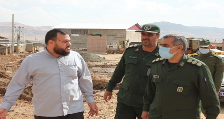 عملیات شن ریزی و اصلاح معابر روستای سیل زده کهریز انجام شد/ تقدیر از پیگری فرمانده سپاه حضرت نبی اکرم(ص) استان در اعزام ماشین آلات لشکر عملیاتی 29و بسیج سازندگی به منطقه