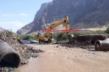 تخریب یک دهنه پل احداث شده غیرمجاز بروی رودخانه دینور