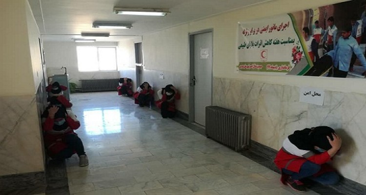 مانور ایمنی در برابر زلزله در هرسین برگزار شد+تصویر