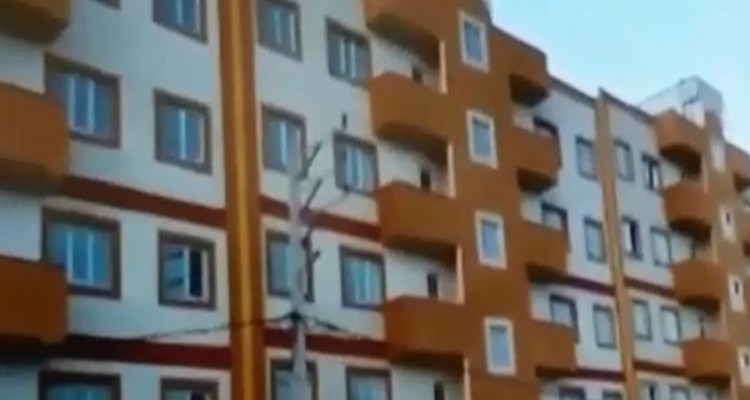 کنجوریان: مشکل متقاضیان مسکن مهربنیاد مسکن هرسین مرتفع شد/ دفترچه اقساط و کلید تحویل متقاضیان شد