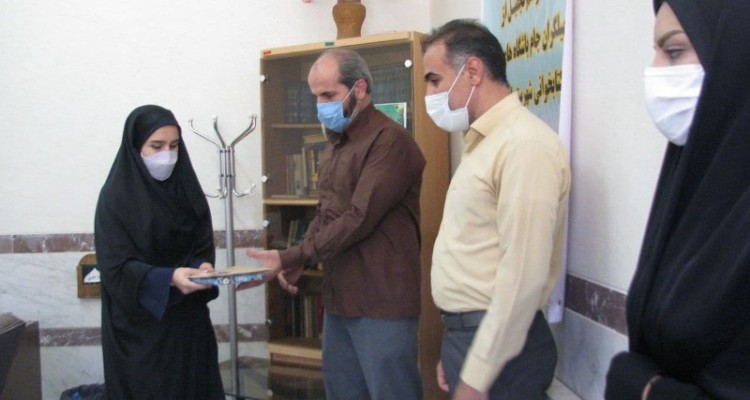 تجلیل از تسهیلگران باشگاه های کتاب و کتابخوانی شهرستان هرسین