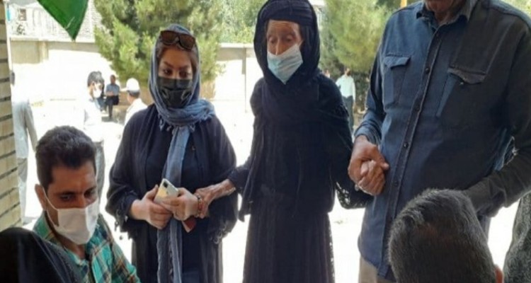 حضور بانوی ۱۱۰ ساله هرسینی در پای صندوق رای