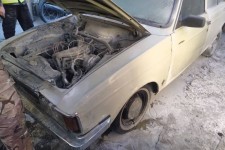 حریق یک دستگاه پیکان سواری و اطفاء آن توسط آتشنشانان