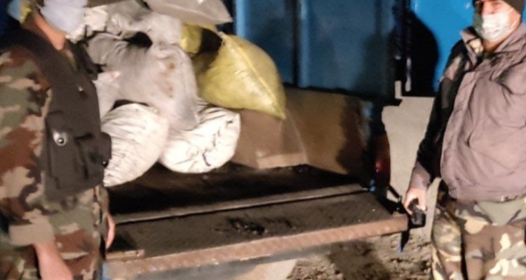 کشف یک محموله زغال غیر مجاز در شهرستان هرسین