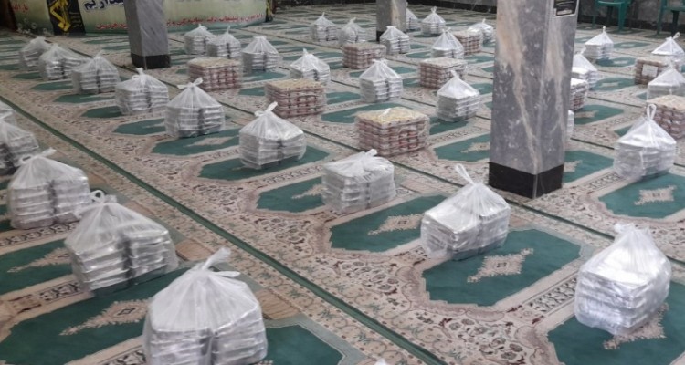 توزیع ۱۰۰۰پرس غذای گرم به همت شرکت پتروشیمی آمونیاک کرمانشاه در بین روزه داران