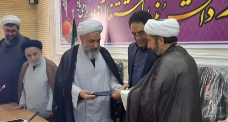 مراسم تودیع و تکریم امام جمعه هرسین برگزار شد +تصویر