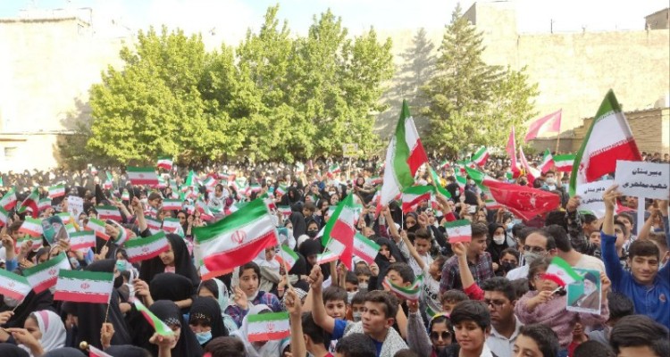 اجرای با شکوه سرود سلام فرمانده در هرسین_فیلم و عکس