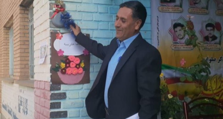 نواخته شدن زنگ غنچه ها(جشن غنچه ها)دردبستان امام حسین شهرستان هرسین.