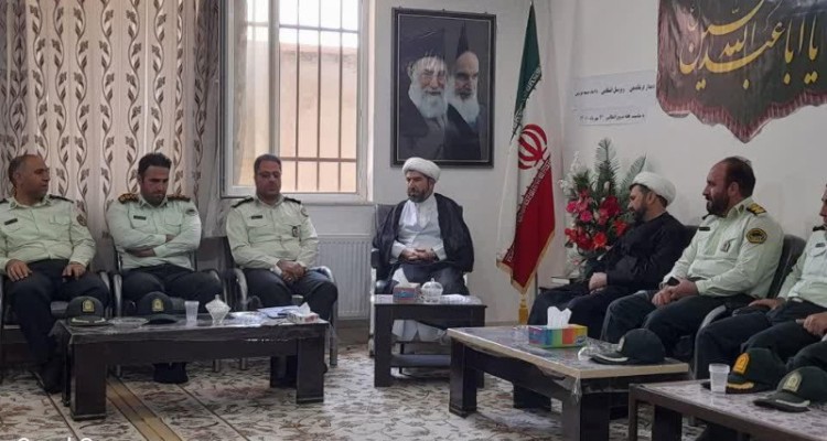 حجت الاسلام رضایی: ما به نمایندگی از مردم بر بازوان شما بوسه میزنیم/ هتک حرمت به مظهر امنیت برای مردم قابل تحمل نیست