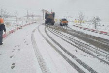 تمام مسیر های اصلی و فرعی در هرسین باز است/ در محور هرسین به نورآباد تردد  به سختی جریان دارد