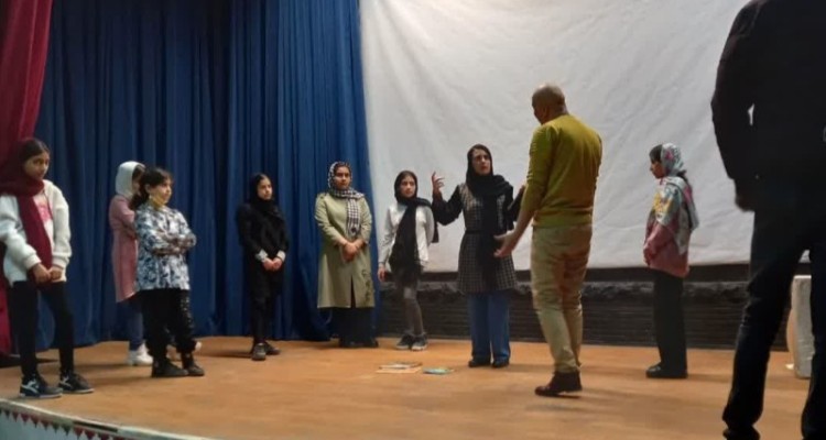 آغاز تمرین های گروه نمایشی هرسین برای حضور درجشنواره تئاتر خیابانی