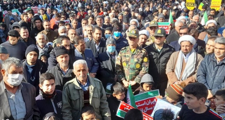 سنگ تمام مردم هرسین در جشن ۴۴سالگی انقلاب/ تجدید میثاق دوباره مردم با ولایت فقیه و آرمان های انقلاب