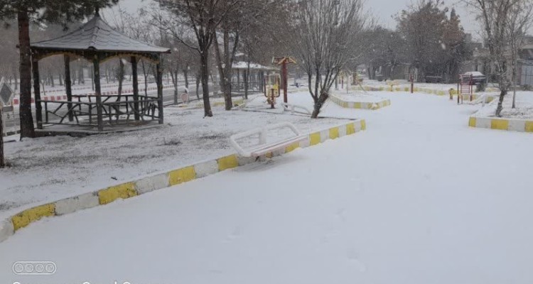 بارش برف هرسین را سفید پوش کرد