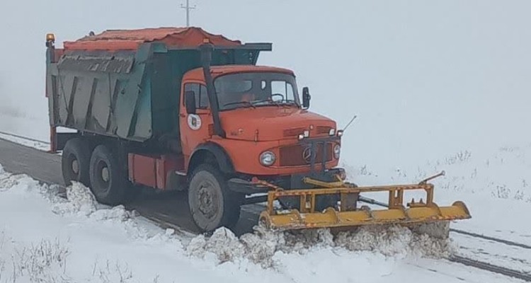 بازگشایی راههای روستایی بخش مرکزی شهرستان هرسین