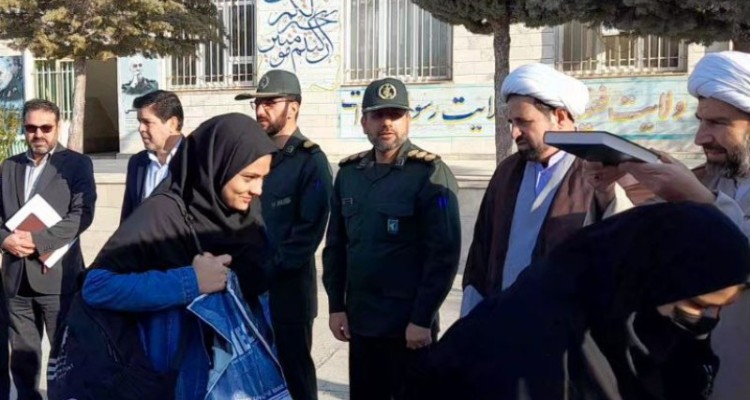 اعزام کاروان راهیان نوراز هرسین و بیستون به مناطق عملیاتی غرب کشور