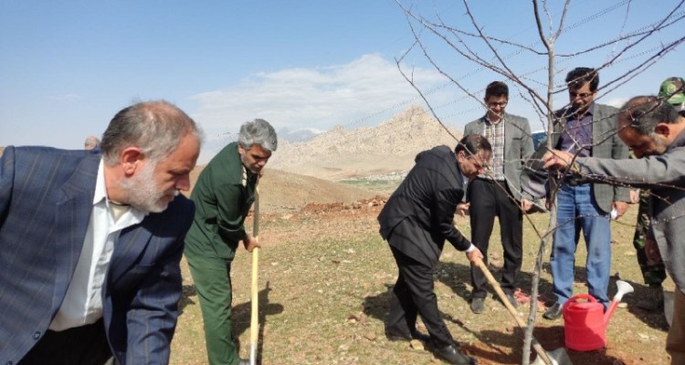 افتتاح اولین بوستان روستایی روستای الیاسوند سفلی در هرسین