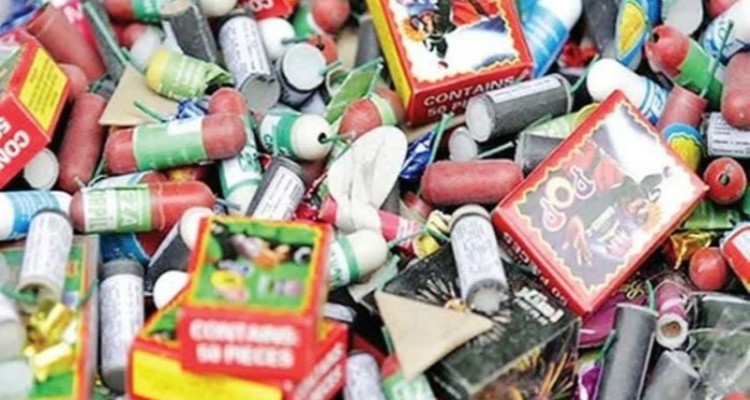 کشف بیش از ۱۴۰۰۰ هزار عدد مواد محترقه در هرسین