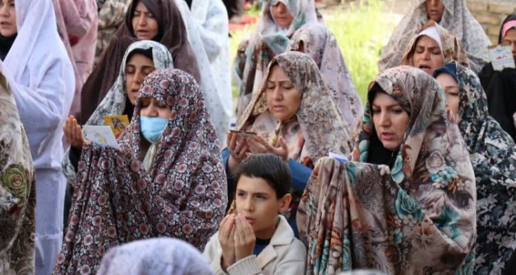 اقامه نماز عید سعید فطر در شهرستان هرسین+عکس و فیلم