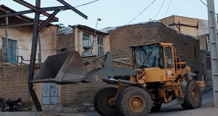 مقابله با ساخت و ساز غیر مجاز وبدون پروانه ساخت در هرسین+فیلم