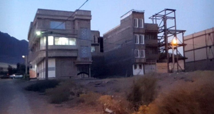 گله مندی ساکنین شهرک شهرداری هرسین از نبود زیرساخت/ حفر چاه آب و فاضلاب درفاصله کمتر از چند متر!!