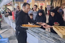 خدمات دهی موکب سید الشهدای بیستون به زوار اریعین حسینی+عکس و فیلم