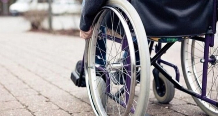 اعطاء 8ویلچر به معلولان تحت حمایت بهزیستی در هرسین