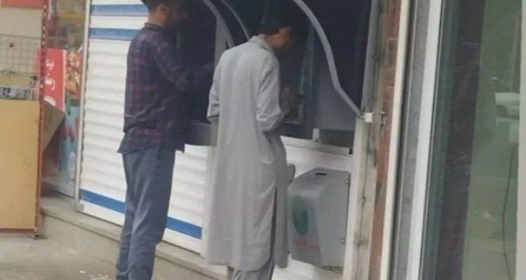 حضور غیر قانونی افاغنه در هرسین_تصویر