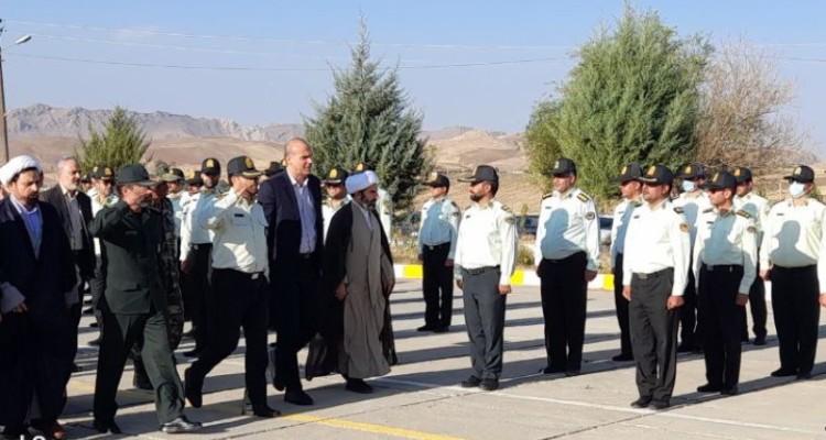 مراسم صبحگاه مشترک نیروهای مسلح در هرسین برگزار شد+هرسین