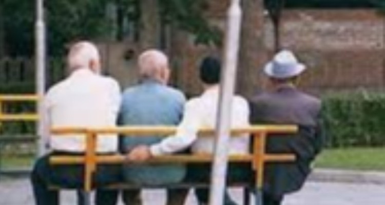 خلأ زیر ساخت های مناسب سالمندان در هرسین