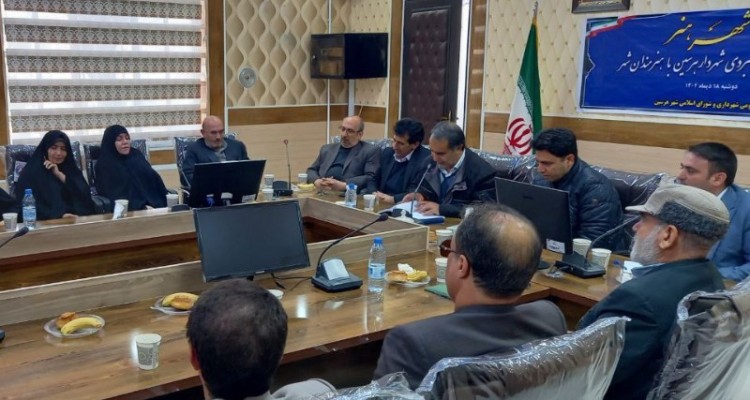 با تمام توان در خدمت هنرمندان هستیم