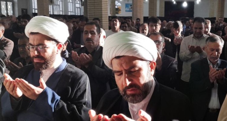 نماز عید سعید فطر در هرسین اقامه شد