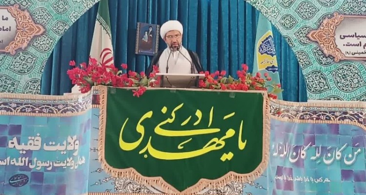 در کنار تخصص داشتن روحیه انقلابی مهم است