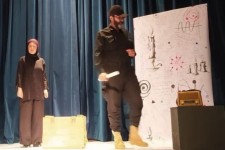 اجرای نمایش "تکه های سنگین سرب"در هرسین