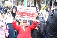 مشق استکبار ستیزی دانش آموزان هرسینی در یوم الله 13آبان