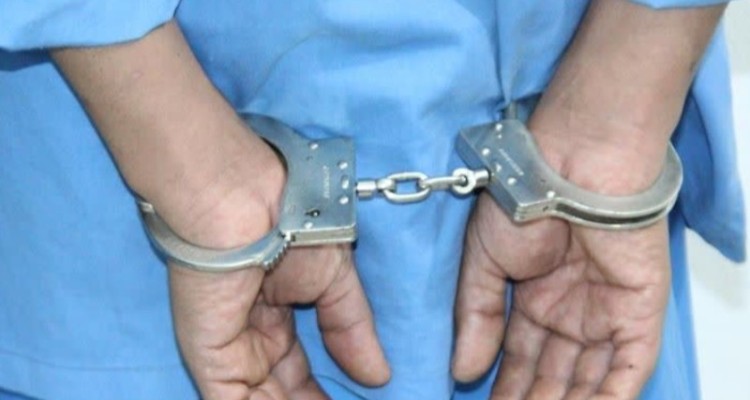 دستبند پليس هرسين بر دستان سارق حرفه اي قطعات خودرو