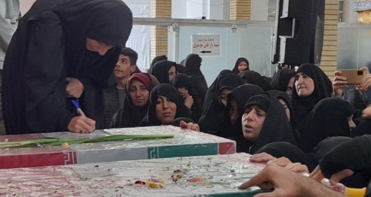 کلیپ/ استقبال از پیکر6شهید گمنام دوران دفاع مقدس در هرسین