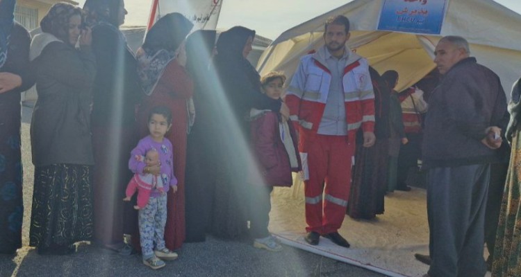 مانور امدادی هلال‌احمر در مناطق محروم هرسین