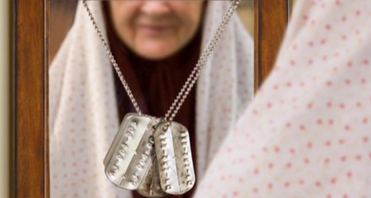 مادری که در روز شهادت پسرش، سفید پوشید