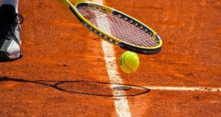 سنگ‌اندازی مسئولان کرمانشاهی برای توسعه تنیس خاکی