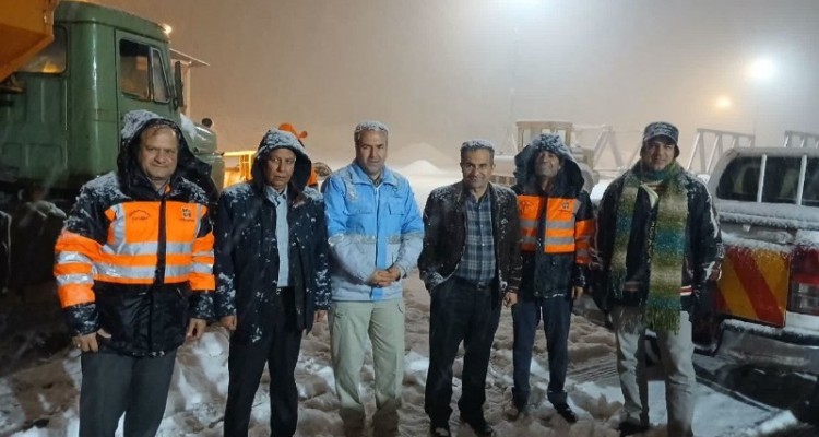 عملیات برفروبی در راه های فرعی  تا ساعاتی دیگر به اتمام می رسد