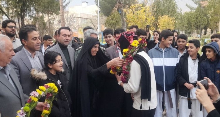 تجلیل از قهرمانان ملی، ورزشی و مادران و همسران شهدا در هرسین