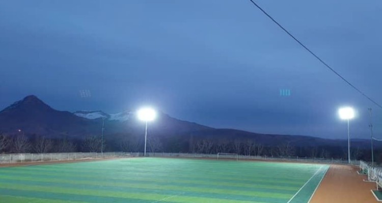 پایان عملیات اجرایی پیست و برج های روشنایی استادیوم فوتبال انقلاب هرسین