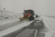 نمک پاشی و تیغه زنی ۵۰۰کیلومتر از شریان های اصلی و فرعی در هرسین