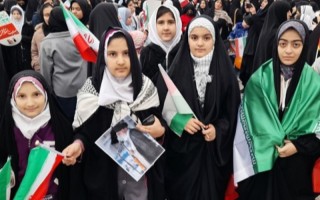 سیل جمعیت مردم هرسین در جشن چهل و هفتمین سالگرد پیروزی انقلاب اسلامی