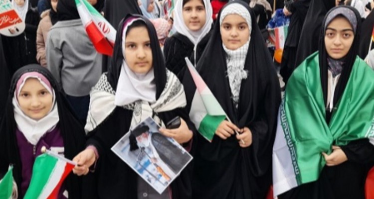 سیل جمعیت مردم هرسین در جشن چهل و هفتمین سالگرد پیروزی انقلاب اسلامی